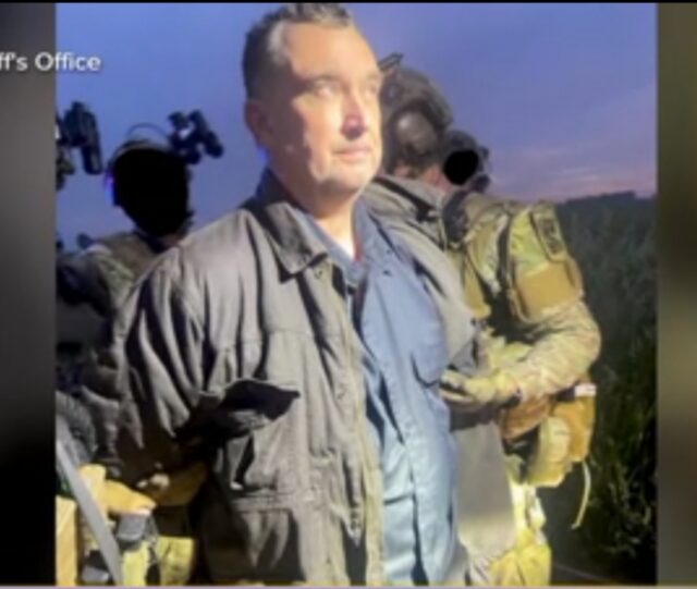 Picsart_25-06-16_21-08-30-846